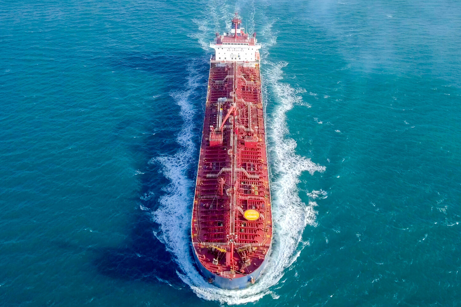 VLCC 罕见船价倒挂，二手船贵过新船，油运高景气延续